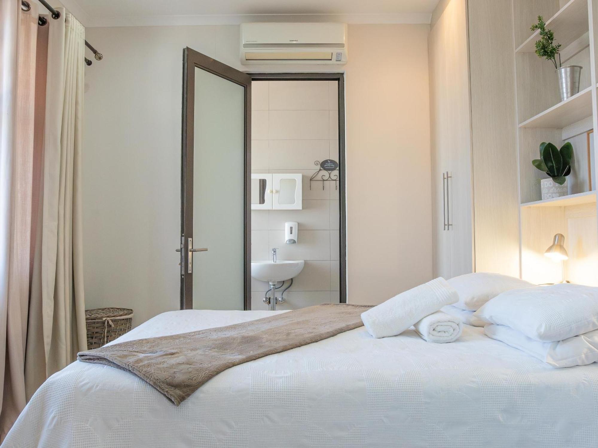 Rieks Van Der Walt Self-Catering Apartment Windhoek Ngoại thất bức ảnh